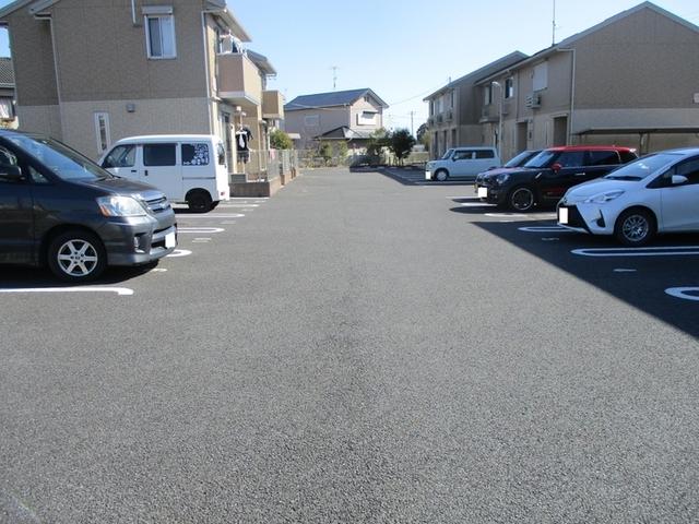 コンフォートブルック　C棟（102） 駐車場