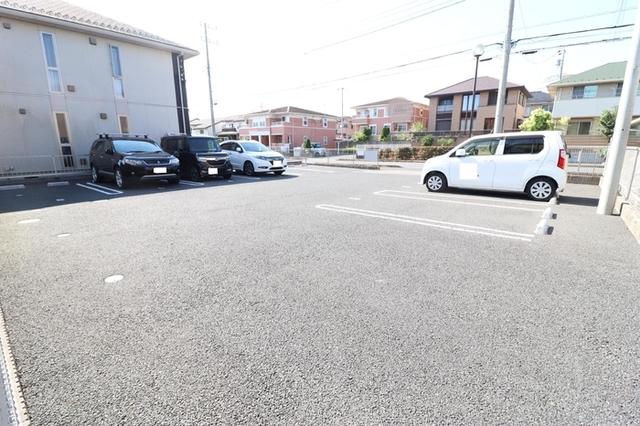 ラプランタン　B（102） 駐車場