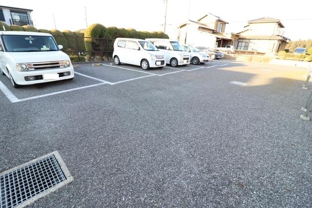 グランコートJA（201） 駐車場