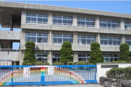 倉敷市立琴浦西小学校：823m