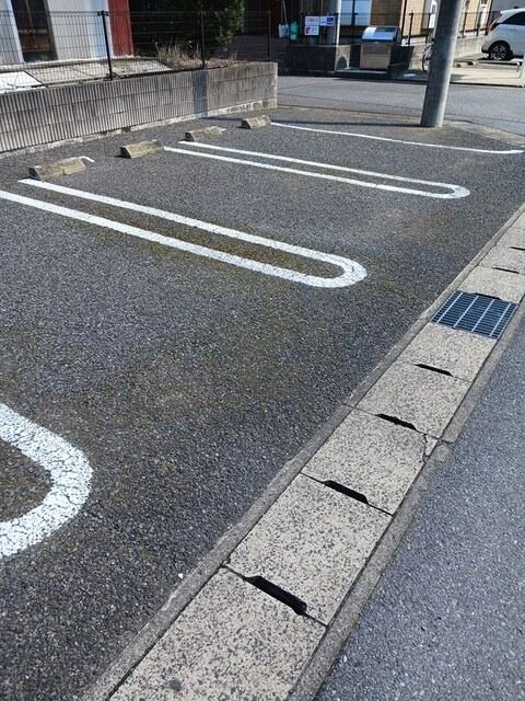 ウエスト　ウッド（103） 駐車場