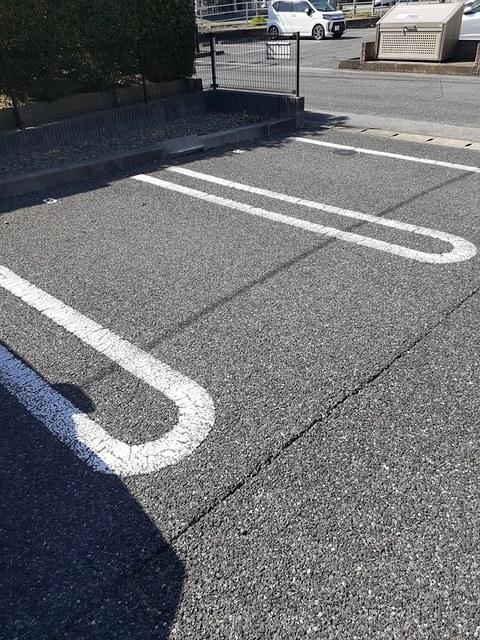 コモディダ　Ｂ（201） 駐車場