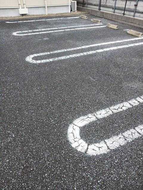 ブリアンジュネス（202） 駐車場