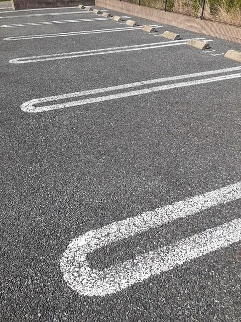 サンウエスト（201） 駐車場