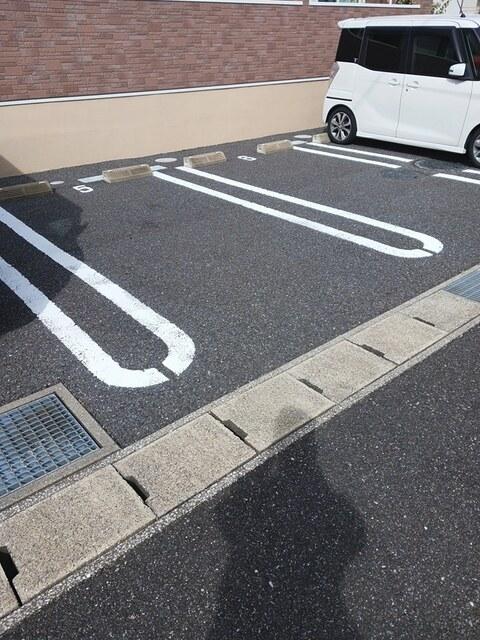 ラフレシール　ガーデン（202） 駐車場