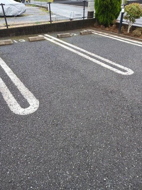 ファースト　デューⅡ（103） 駐車場