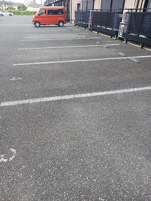 サンハイツ早野新田（102） 駐車場