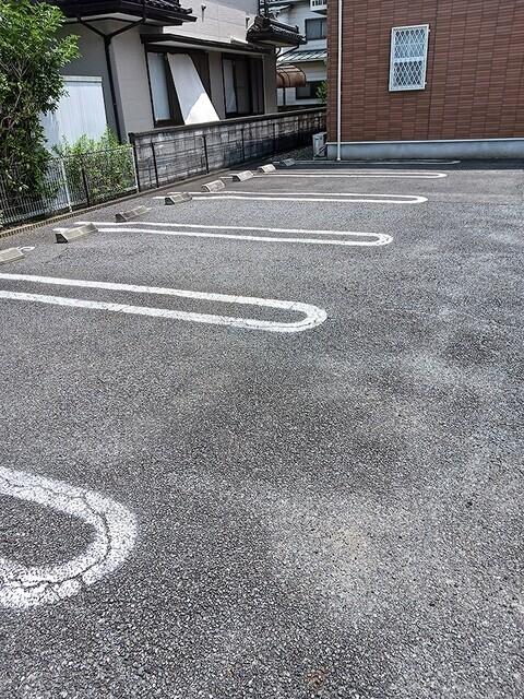 カーサ・グラード（201） 駐車場
