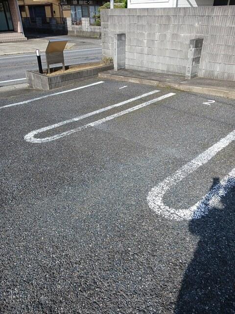 シルフィード　ティアラ（101） 駐車場