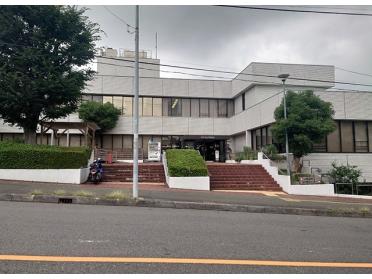 横浜市山内図書館：1375m