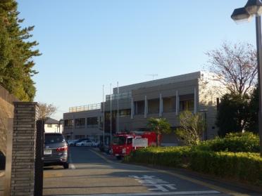 横浜市神奈川図書館：2450m