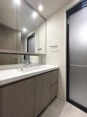 �Ɨ����ʑ�