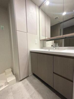 �Ɨ����ʑ�