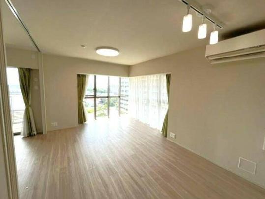 ���r���O