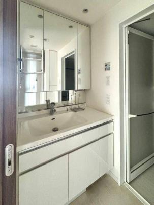 �Ɨ����ʑ�