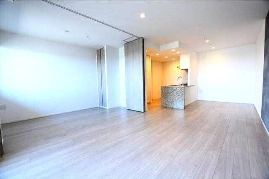 ���r���O