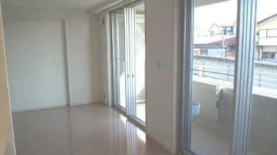 ���r���O