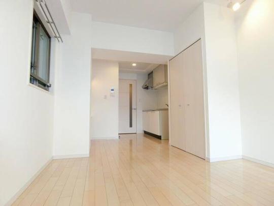 ���r���O