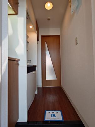 玄関から見た室内