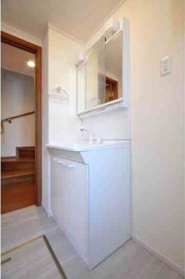 �l�C�̓Ɨ����ʑ�