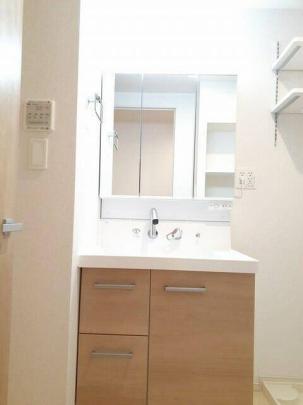 �Ɨ����ʑ�