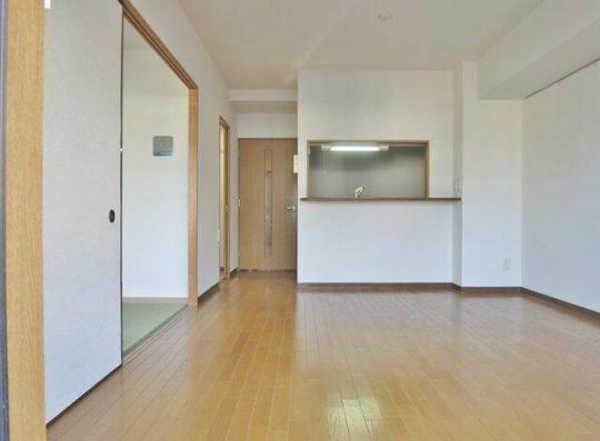 ���r���O