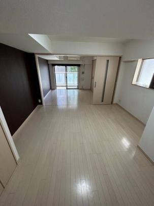 ���r���O