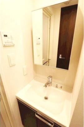 �l�C�̓Ɨ����ʏ�