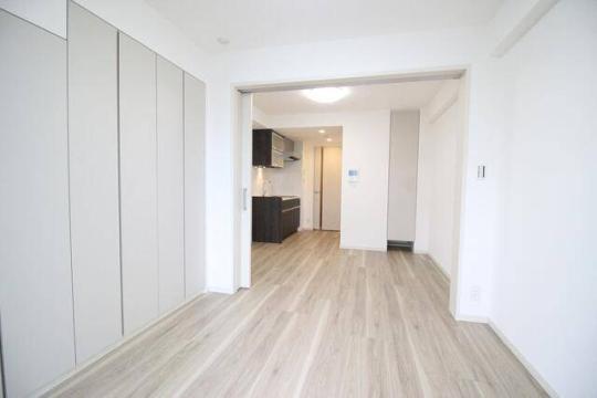 ���r���O