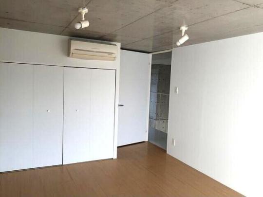 ���j�^�[�t���C���^�[�z��