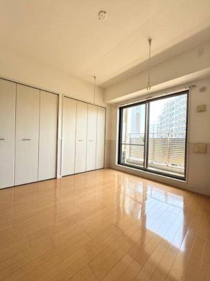 ���r���O