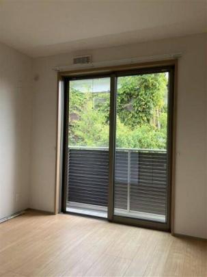 ���r���O