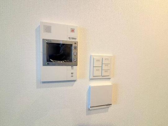 ���j�^�[�t���C���^�[�z��