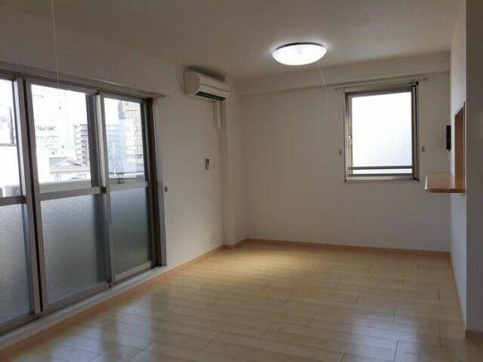 ���r���O