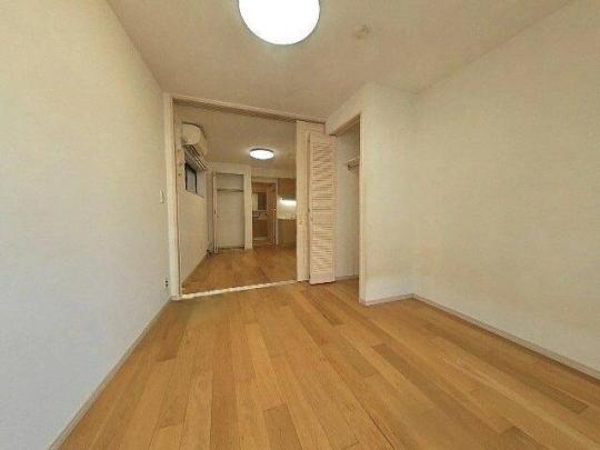 ���r���O