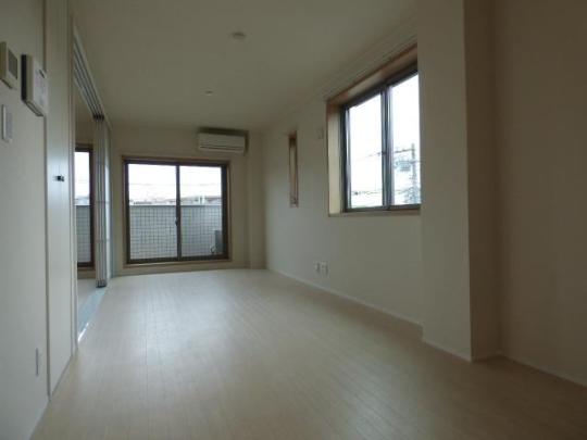 ���r���O