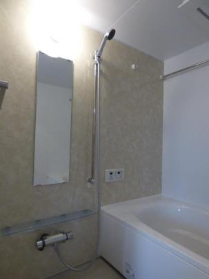 �o�X���[��