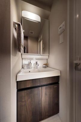 �Ɨ����ʑ�