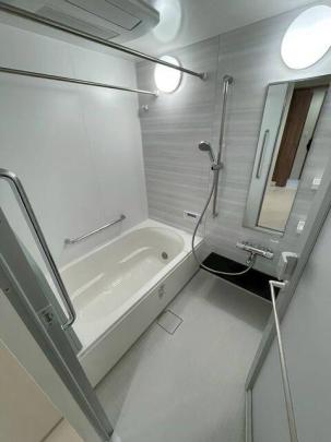 �o�X���[��