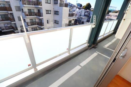 ���r���O