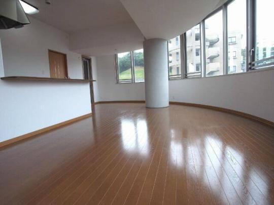 ���r���O