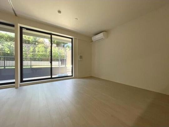 ���r���O