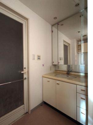 三面鏡付き洗面化粧台