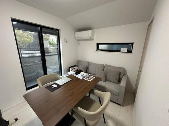 ���r���O