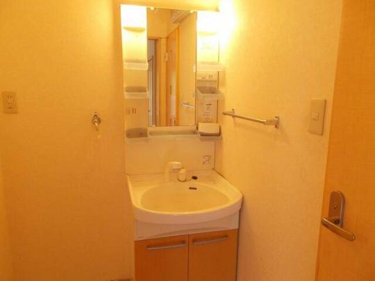 �l�C�̓Ɨ����ʏ�