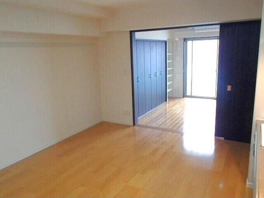 ���r���O