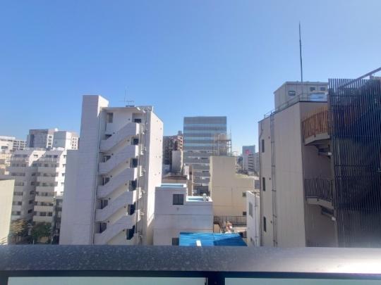 �o���R�j�[���ʂ̒��]