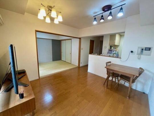 ���r���O