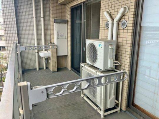 �o���R�j�[