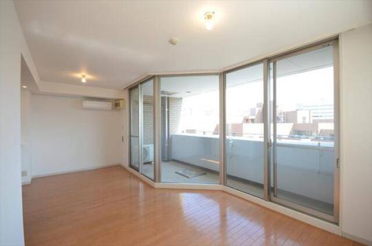 ���r���O